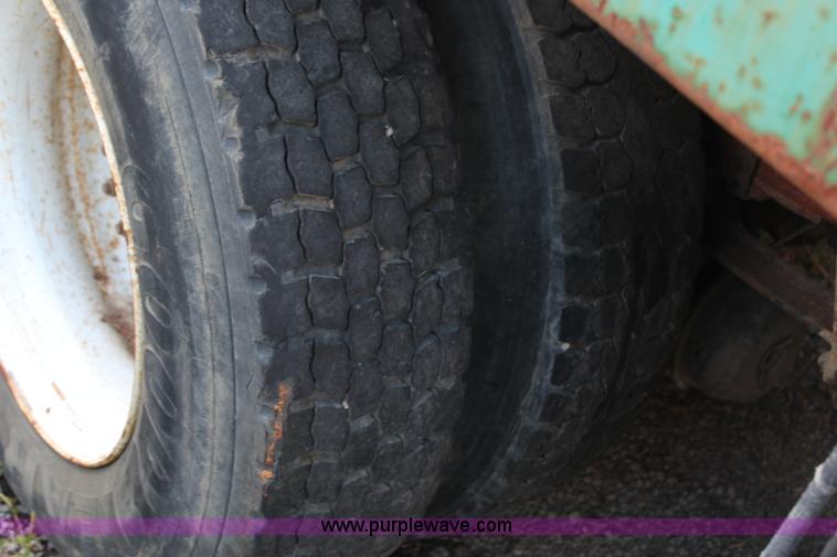 image for item F2625 2001 International 4900 dump truck