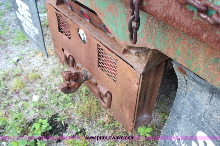 image for item F2625 2001 International 4900 dump truck