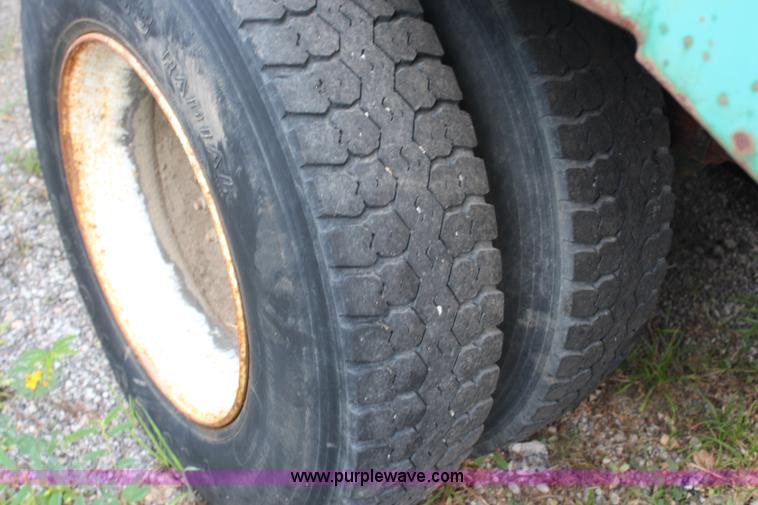 image for item F2625 2001 International 4900 dump truck