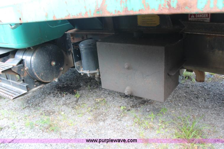 image for item F2625 2001 International 4900 dump truck