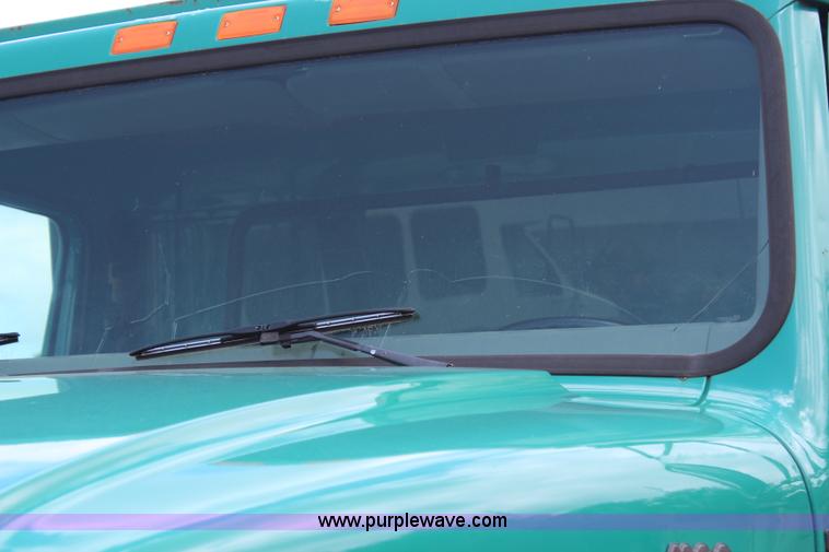 image for item F2625 2001 International 4900 dump truck