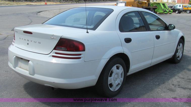 image for item G2079 2004 Dodge Stratus SE