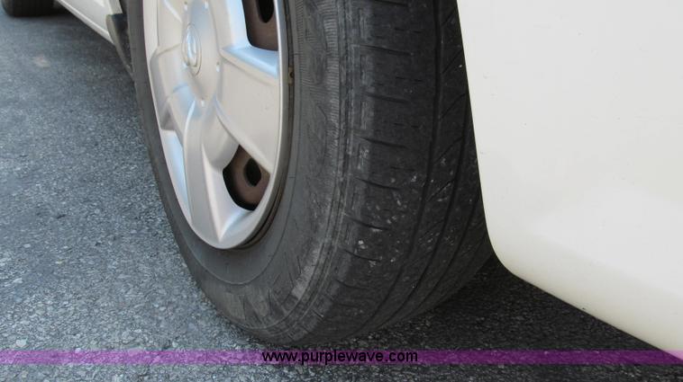 image for item G2079 2004 Dodge Stratus SE