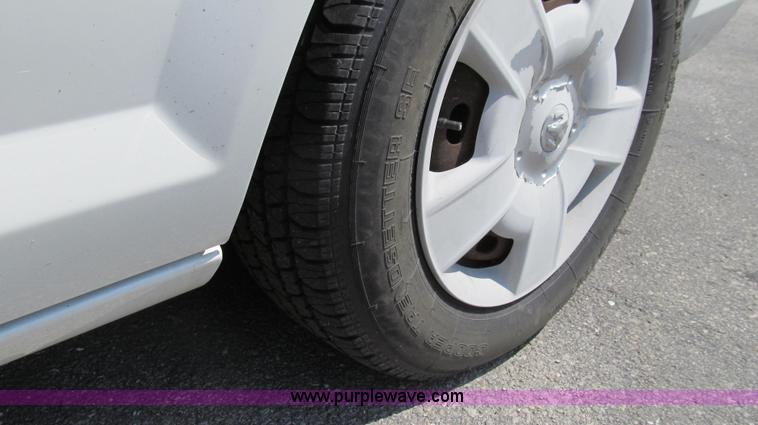 image for item G2079 2004 Dodge Stratus SE