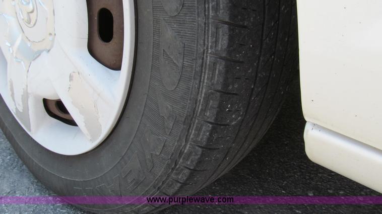 image for item G2079 2004 Dodge Stratus SE