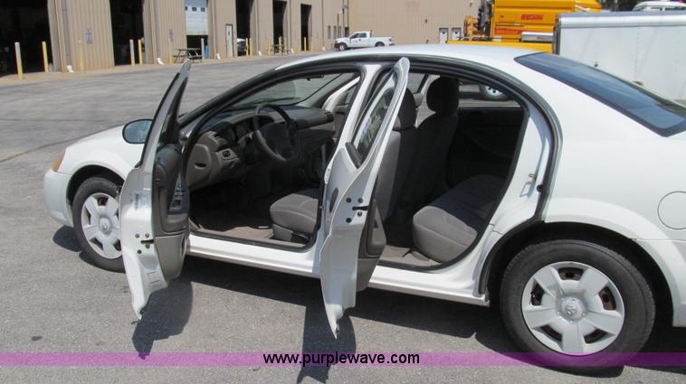 image for item G2079 2004 Dodge Stratus SE