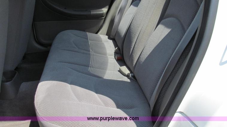 image for item G2079 2004 Dodge Stratus SE