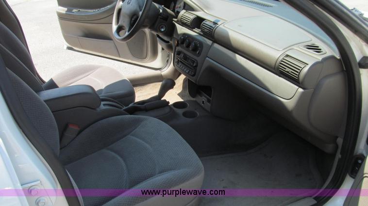 image for item G2079 2004 Dodge Stratus SE
