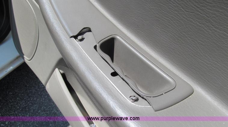 image for item G2079 2004 Dodge Stratus SE