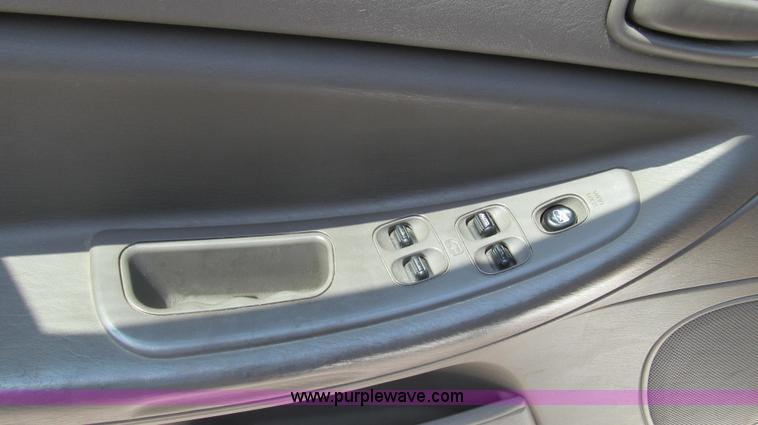 image for item G2079 2004 Dodge Stratus SE