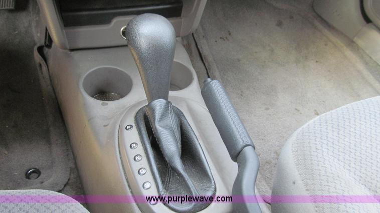 image for item G2079 2004 Dodge Stratus SE