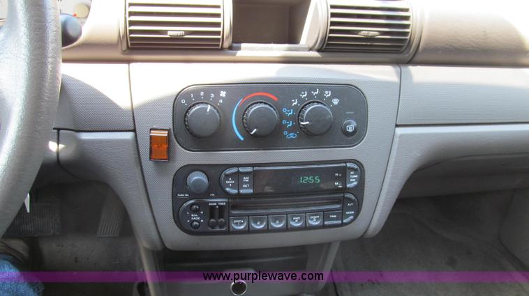 image for item G2079 2004 Dodge Stratus SE