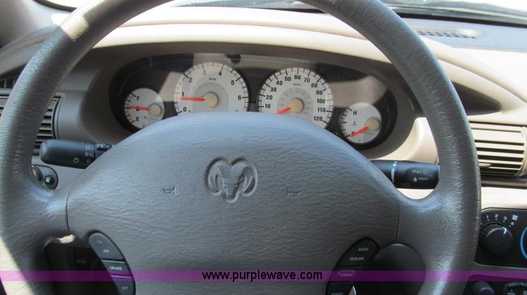 image for item G2079 2004 Dodge Stratus SE