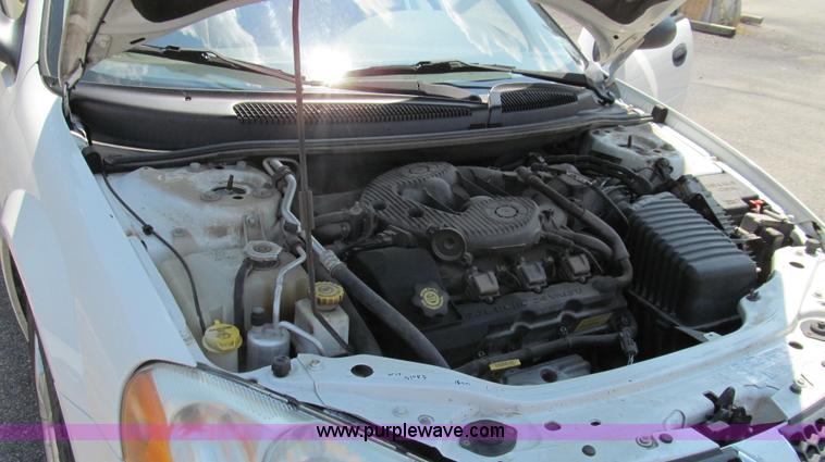 image for item G2079 2004 Dodge Stratus SE