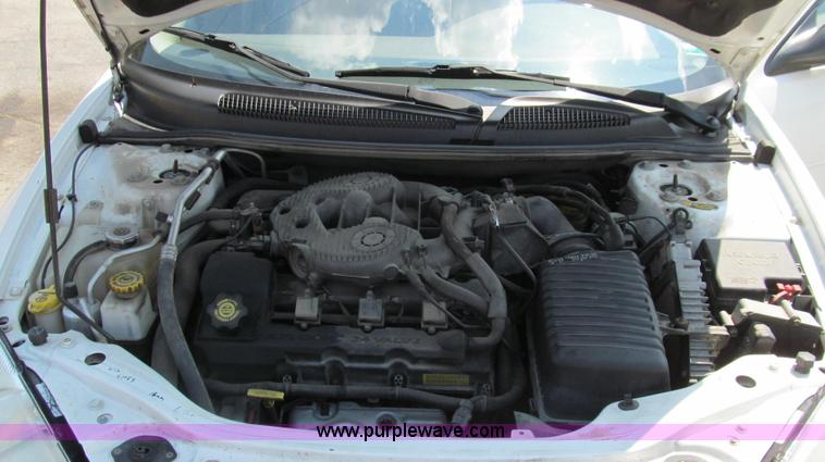 image for item G2079 2004 Dodge Stratus SE