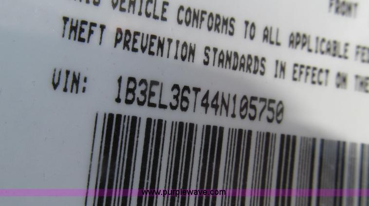 image for item G2079 2004 Dodge Stratus SE