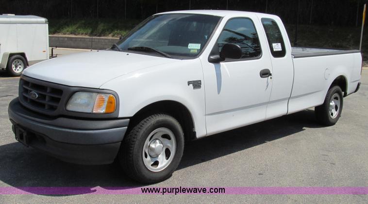 image for item G2083 2002 Ford F150 XL SuperCab pickup truck