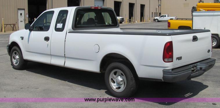 image for item G2083 2002 Ford F150 XL SuperCab pickup truck