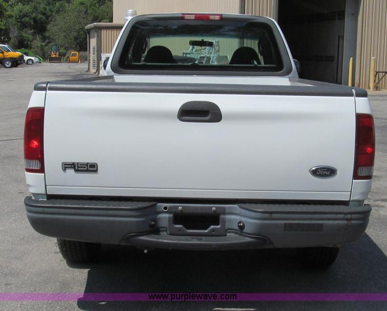 image for item G2083 2002 Ford F150 XL SuperCab pickup truck