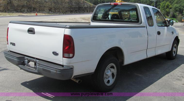 image for item G2083 2002 Ford F150 XL SuperCab pickup truck