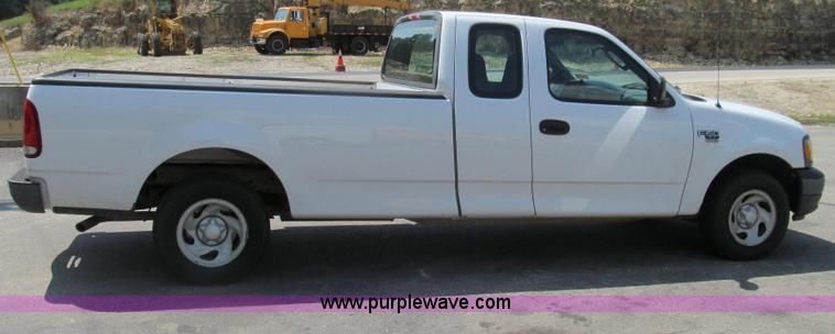 image for item G2083 2002 Ford F150 XL SuperCab pickup truck