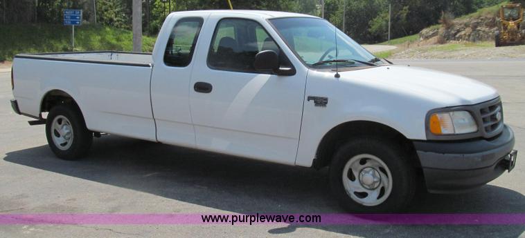 image for item G2083 2002 Ford F150 XL SuperCab pickup truck