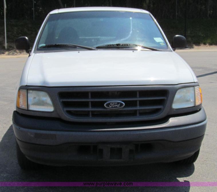image for item G2083 2002 Ford F150 XL SuperCab pickup truck