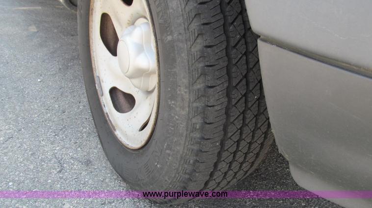 image for item G2083 2002 Ford F150 XL SuperCab pickup truck