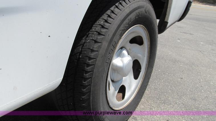 image for item G2083 2002 Ford F150 XL SuperCab pickup truck