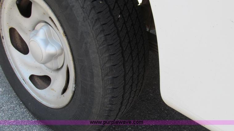 image for item G2083 2002 Ford F150 XL SuperCab pickup truck