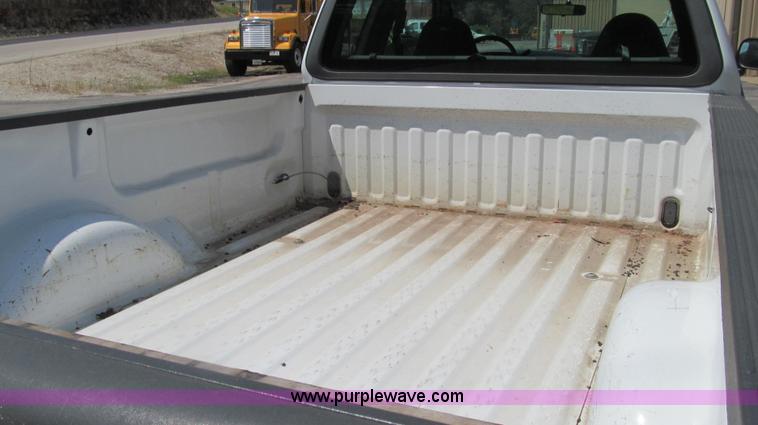 image for item G2083 2002 Ford F150 XL SuperCab pickup truck