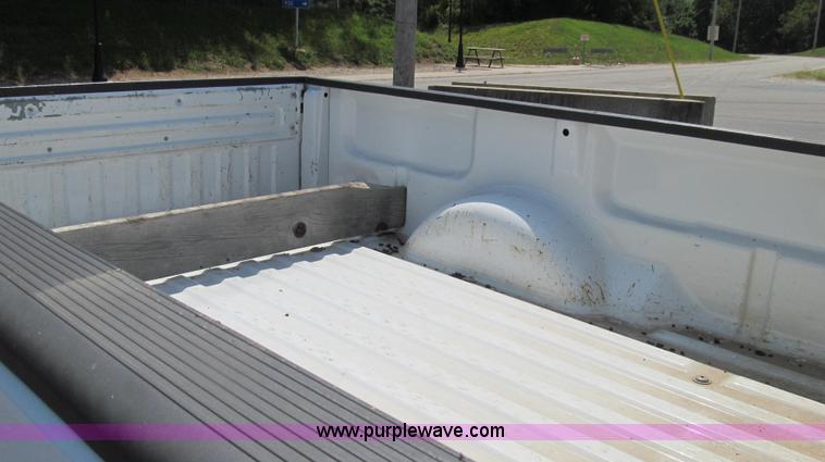 image for item G2083 2002 Ford F150 XL SuperCab pickup truck