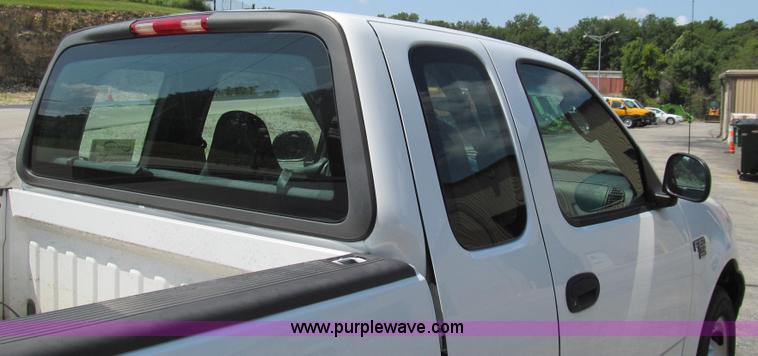 image for item G2083 2002 Ford F150 XL SuperCab pickup truck