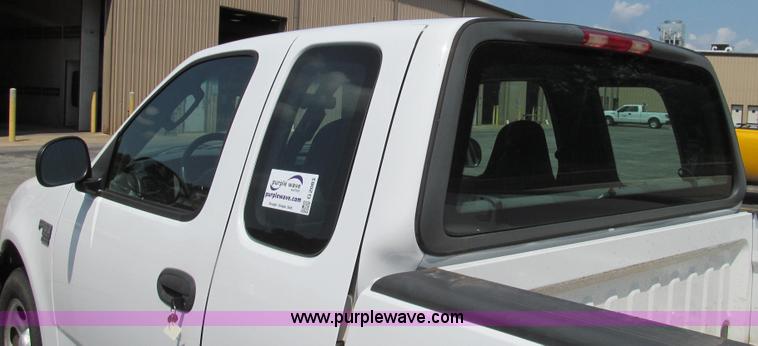 image for item G2083 2002 Ford F150 XL SuperCab pickup truck