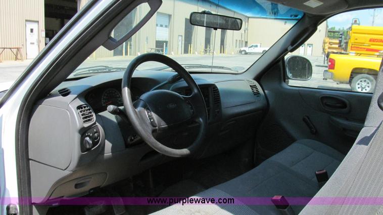 image for item G2083 2002 Ford F150 XL SuperCab pickup truck