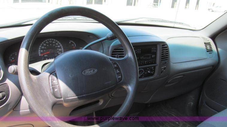 image for item G2083 2002 Ford F150 XL SuperCab pickup truck
