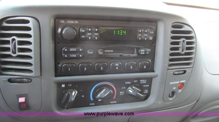 image for item G2083 2002 Ford F150 XL SuperCab pickup truck