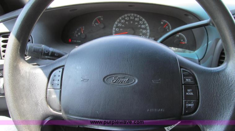 image for item G2083 2002 Ford F150 XL SuperCab pickup truck