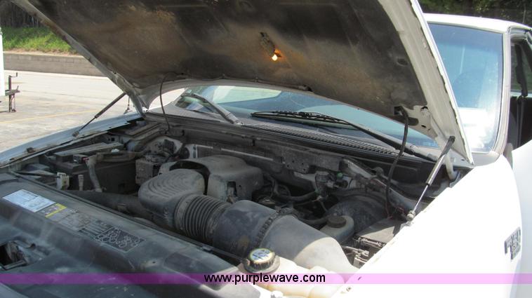 image for item G2083 2002 Ford F150 XL SuperCab pickup truck