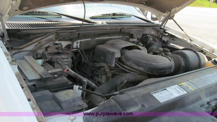 image for item G2083 2002 Ford F150 XL SuperCab pickup truck