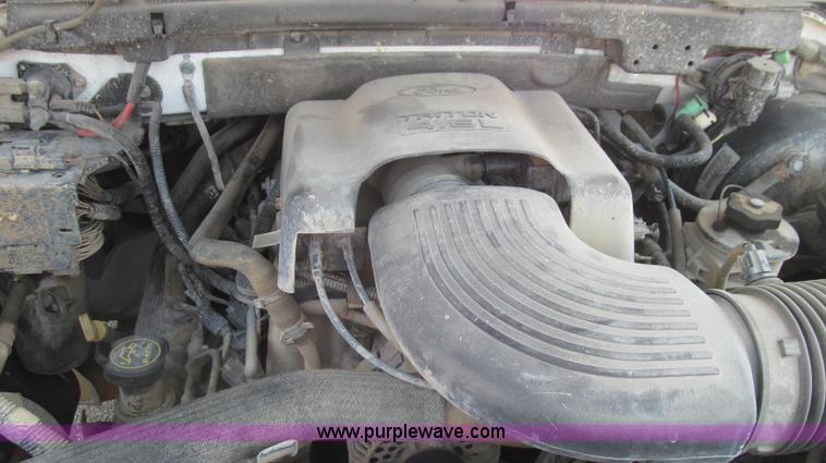 image for item G2083 2002 Ford F150 XL SuperCab pickup truck