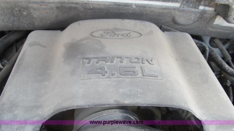 image for item G2083 2002 Ford F150 XL SuperCab pickup truck