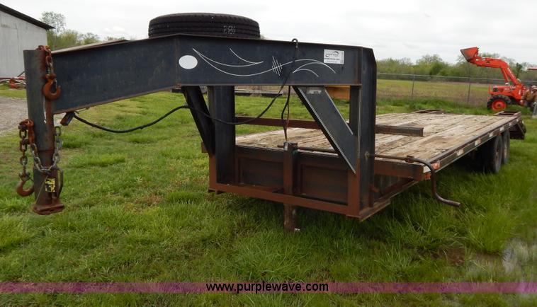 image for item G3187 1999 25'L gooseneck trailer