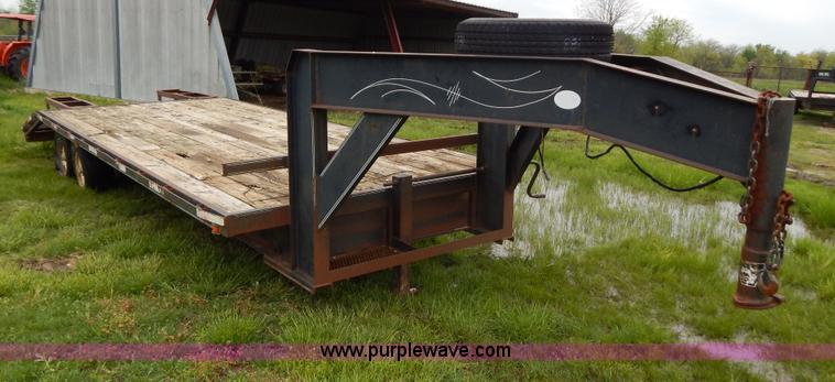 image for item G3187 1999 25'L gooseneck trailer