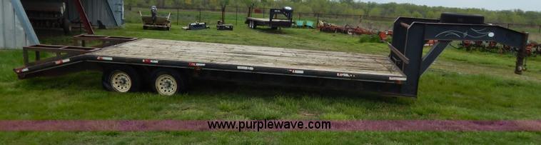 image for item G3187 1999 25'L gooseneck trailer