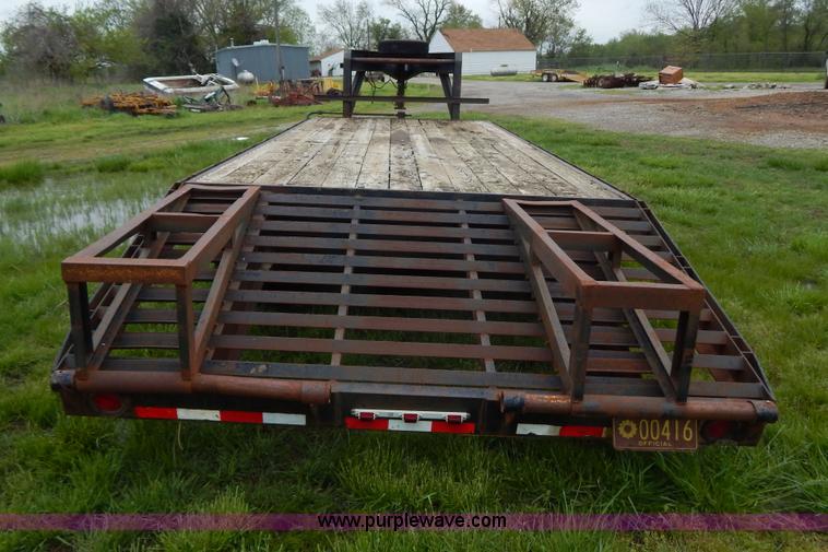 image for item G3187 1999 25'L gooseneck trailer