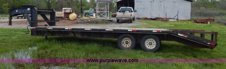 image for item G3187 1999 25'L gooseneck trailer