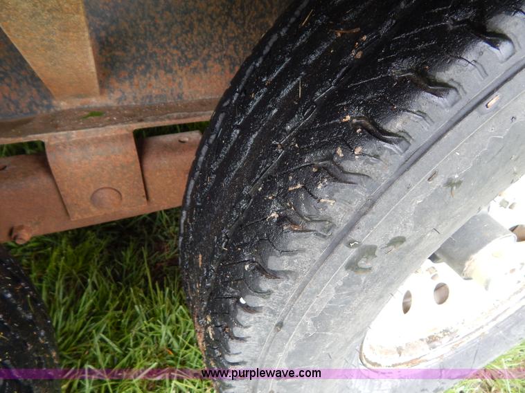 image for item G3187 1999 25'L gooseneck trailer