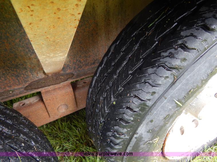 image for item G3187 1999 25'L gooseneck trailer