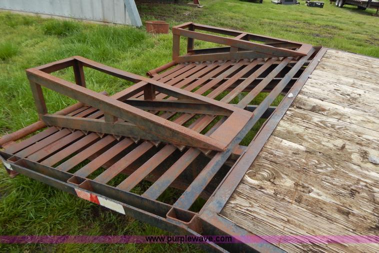 image for item G3187 1999 25'L gooseneck trailer